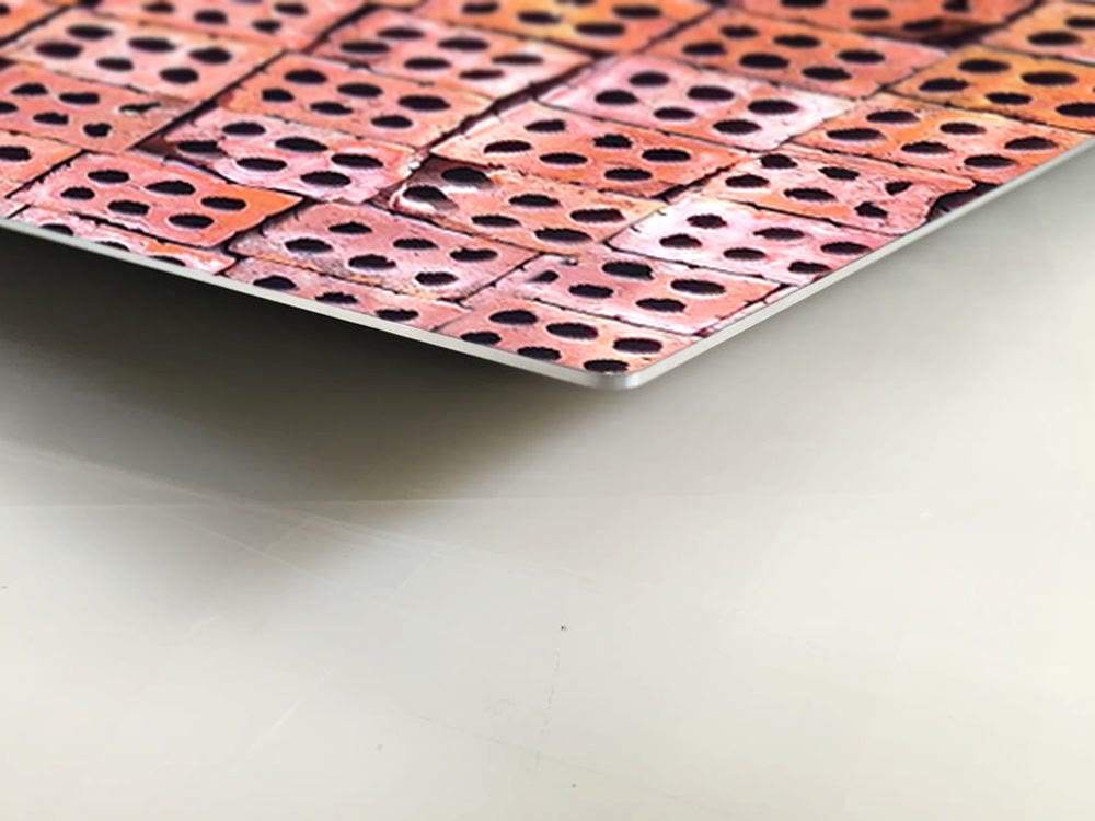 Close-up of the silver aluminum edge on a Chromaluxe print